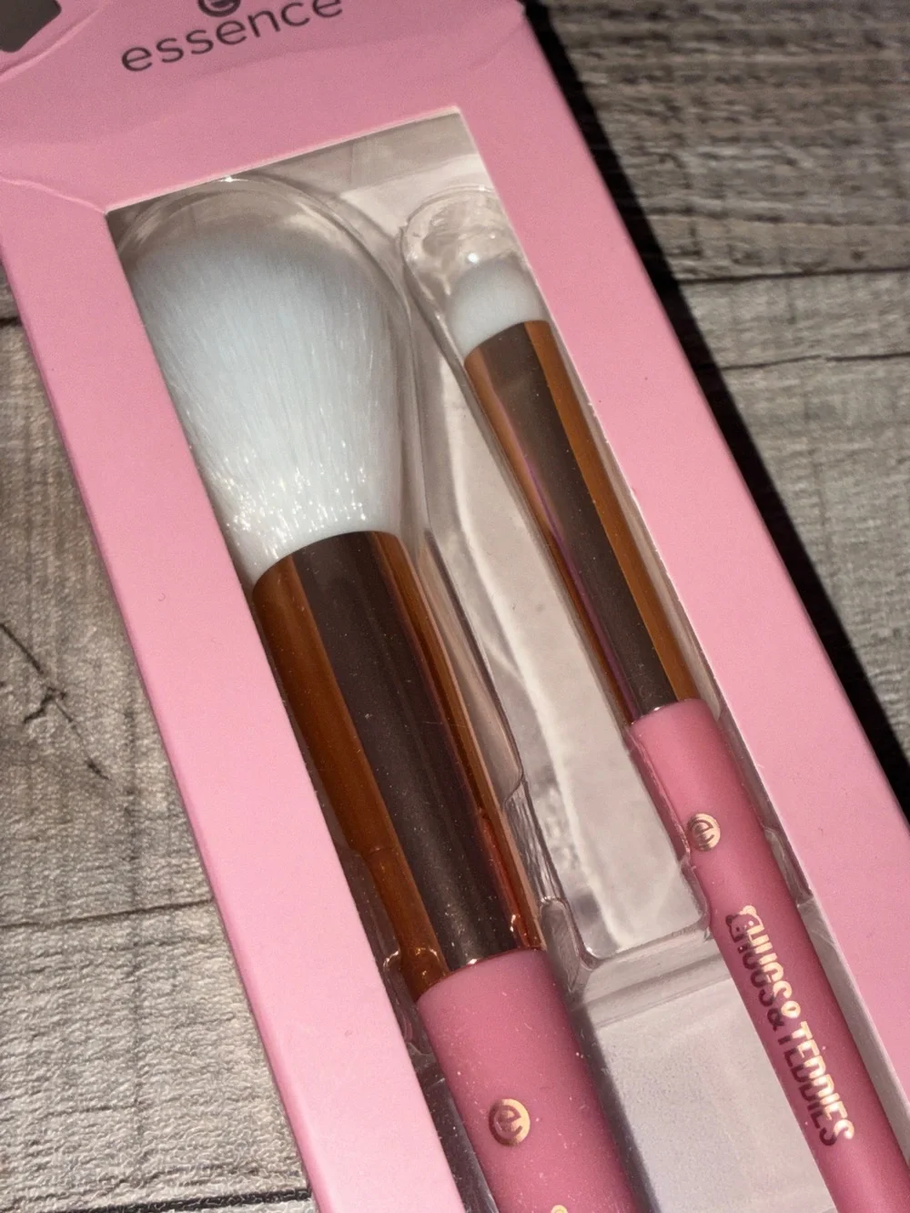 Essence Hugs & Teddies Eye & Face Makeup Brush Set